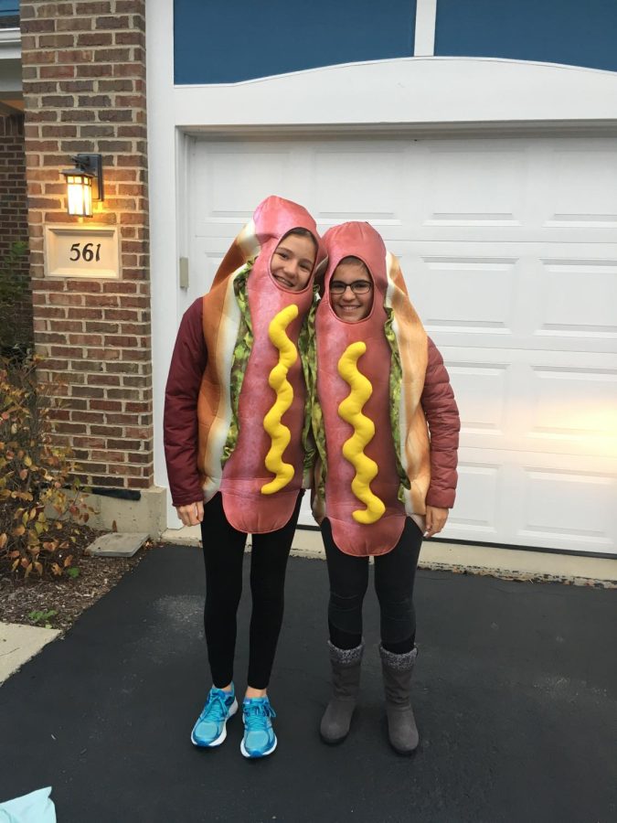 girls+pose+in+hot+dog+costumes