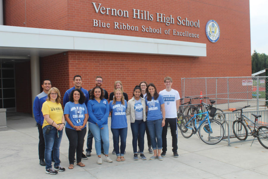 New+VHHS+teachers+pose+in+front+of+the+building