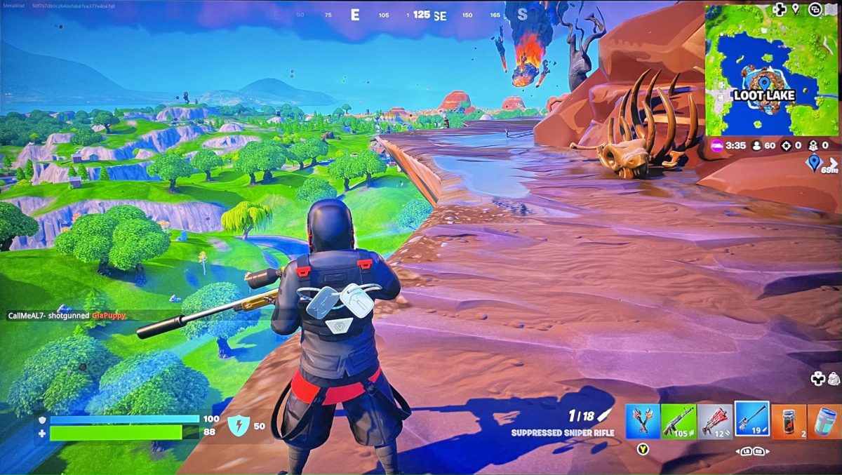 In the middle of their Fortnite game, the player is looking for other competitors.