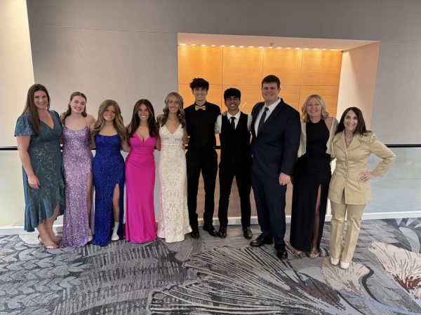Student council members pose at prom with their 6 advisors.