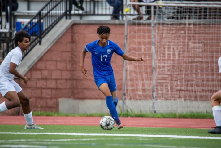 Muxe Marhanele (12) makes a play
during a game.