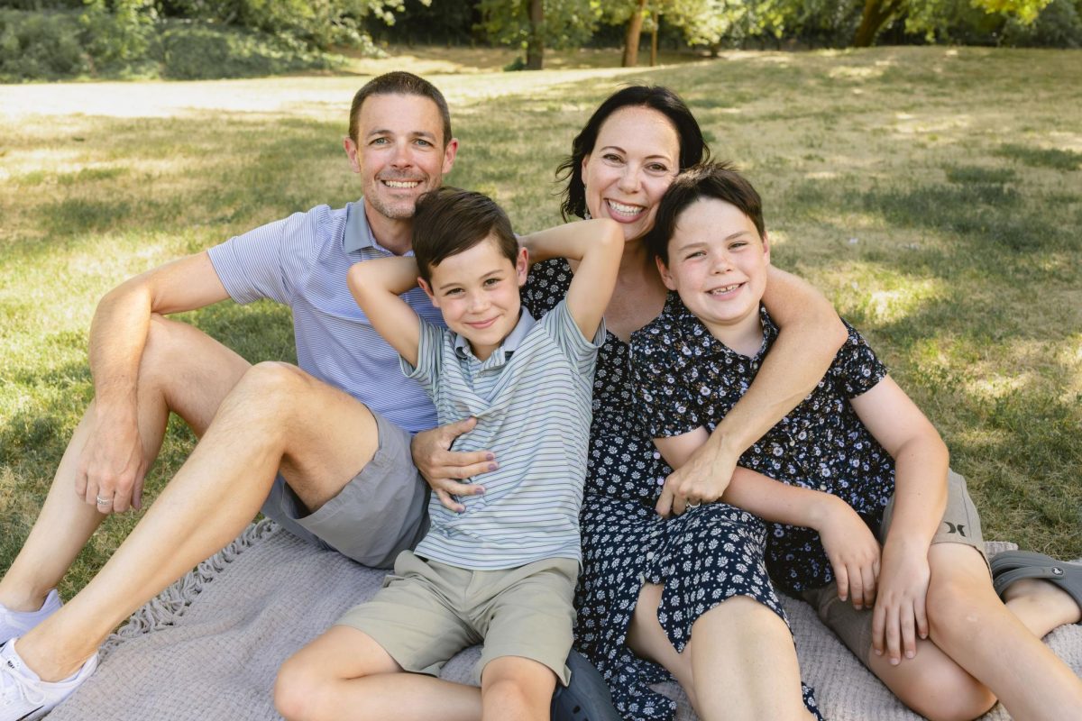 Siobhan and Steven Szabo pose with their
children for a family portrait.